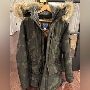 J Crew Nordic Down Parka, Men’s Small, Camo Green